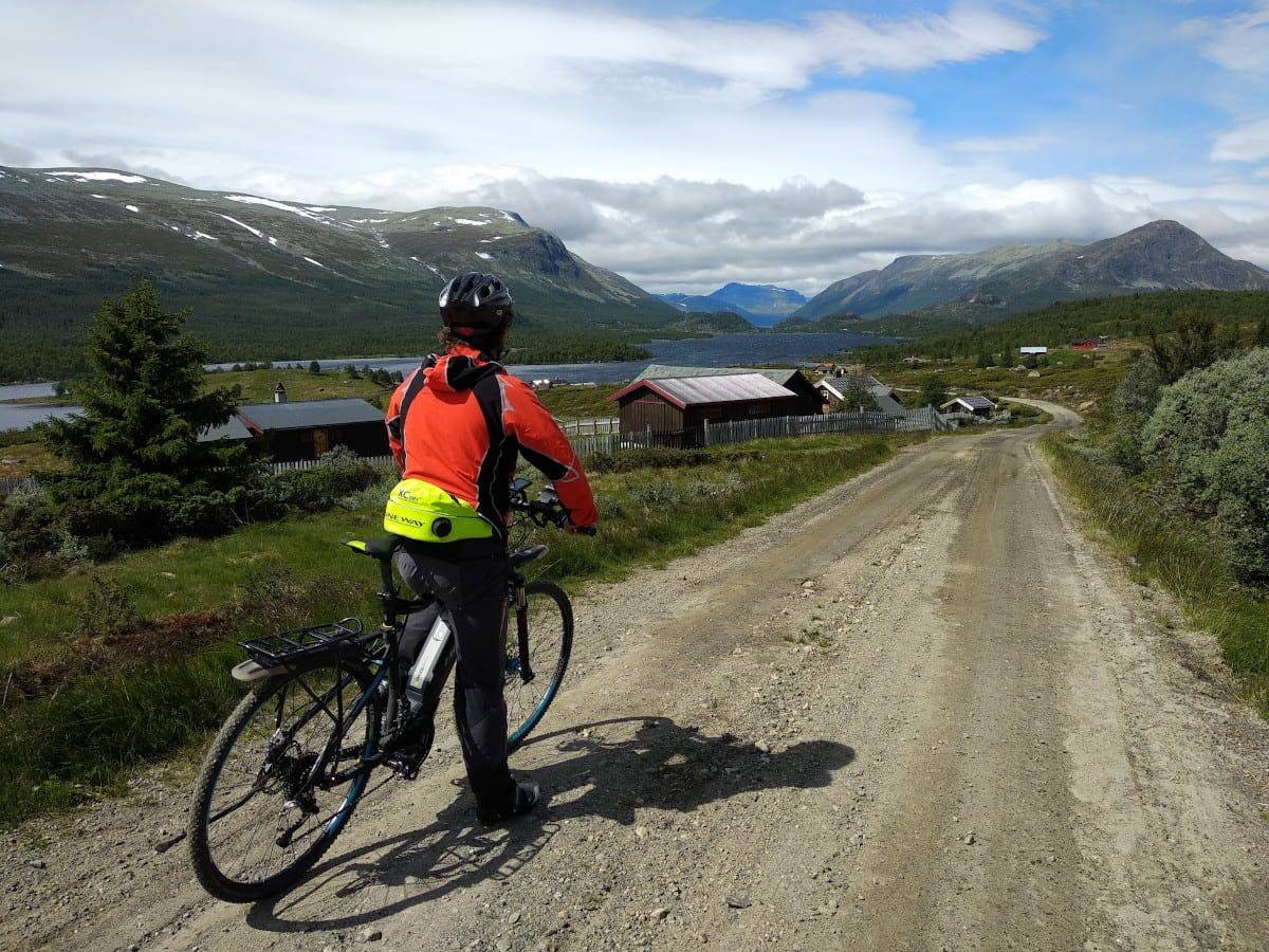 Sykkeltur med utleiesykler på Mjølkevegen på Golsfjellet